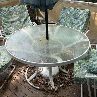 White Outdoor Metal Patio Table & Chair Set 