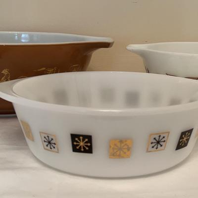 Three Vintage Pyrex Nesting Mixing Bowls