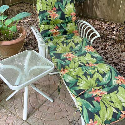Outdoor White Metal Patio Lounge Chair & Side Table