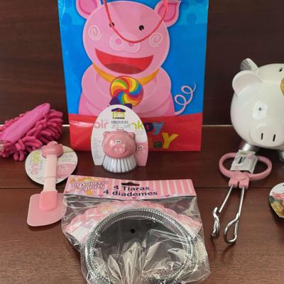 Assortment of Pig Themed Multipurpose Items
