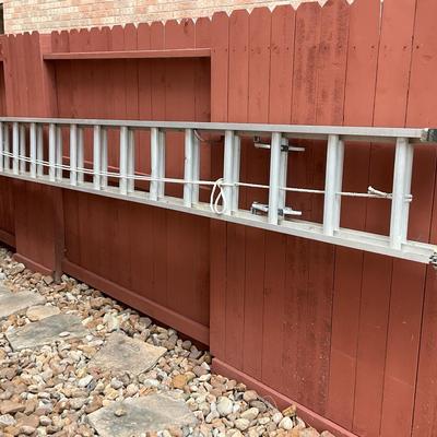 Louisville 32ft Extension Ladder Model 2121-32