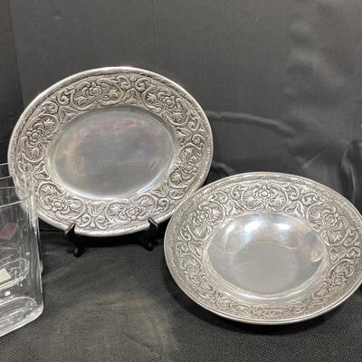 AU127PD Wilton Armetale Serving Pieces And Vases
