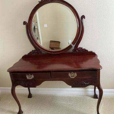 Mahogany Ladies Vanity