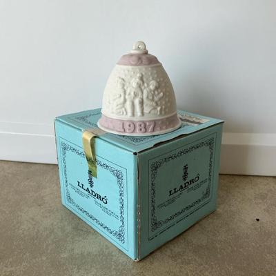 Lladro 1987 Campanita 