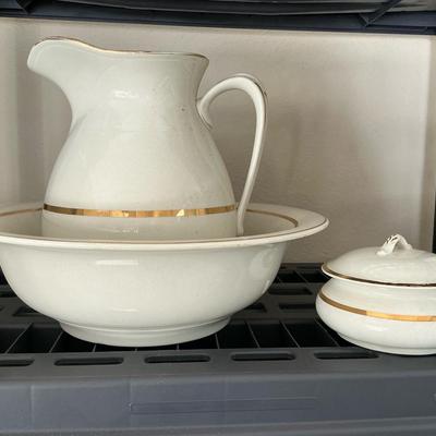 Wellsville Gold Band Ewer, Basin And Soap Bowl