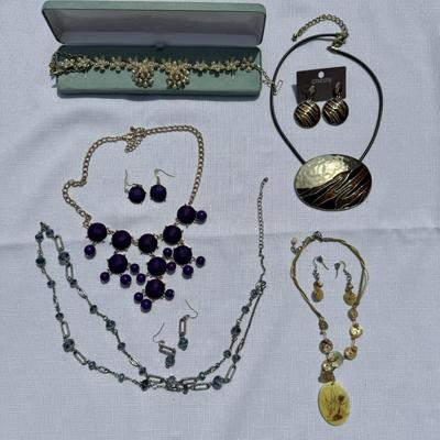 Necklace and earring sets