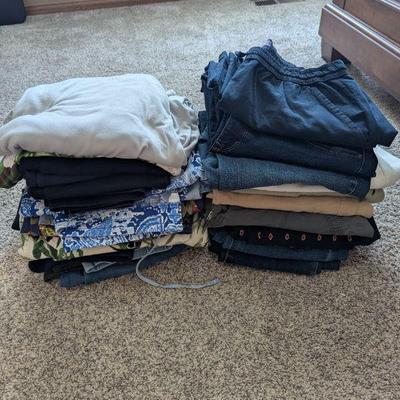 Lot #55 - Women's Size M 10 Pants, Capris, Leggings, Skirts