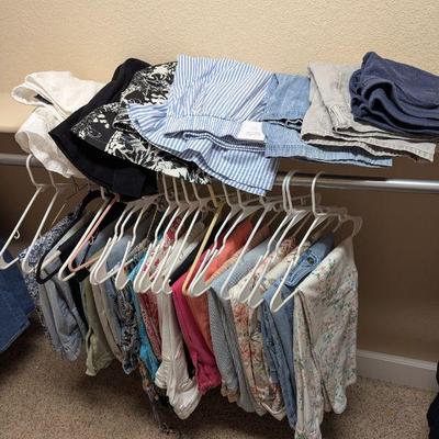 Lot #58 - Women's Size L Summer Capris, Skirts and Shorts