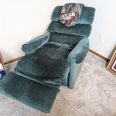 Lot #90 - La-Z-Boy Recliner Chair & Winter Village Theme Blanket