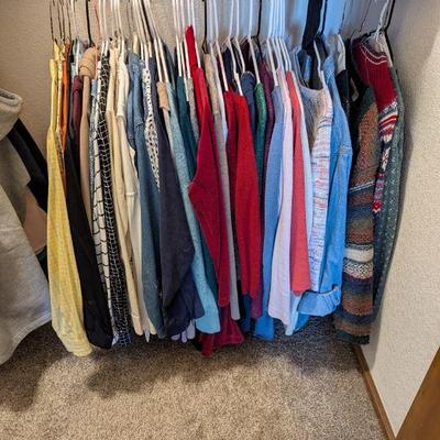 Lot #59 - Women's Size M Long Sleeved Tops