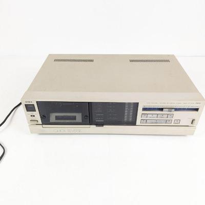 Lot #17 - AIWA R600 Stereo Cassette Deck