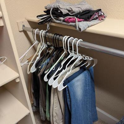 Lot #57 - Women's Size L Jeans, Casual and Workout Pants