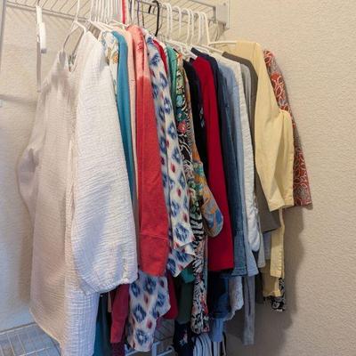 Lot #61 - Women's Size M Cropped Sleeve Tops