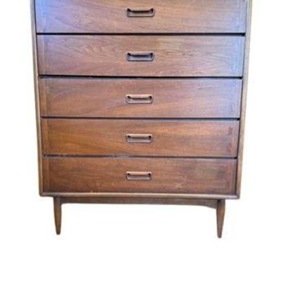 Lot 085  
Lane Acclaim Five-Drawer Highboy Dresser
