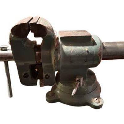 Lot 600-501  =
Solid Heavy Duty 4” Vise
