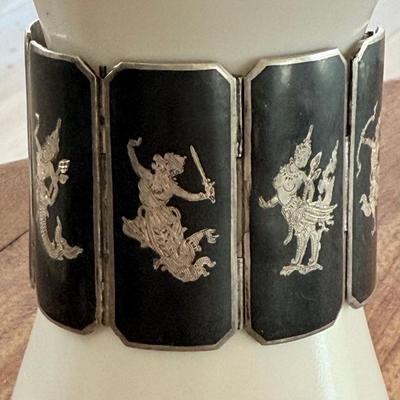 Lovely Thai Nakon Siam Sterling Silver 6.5 Inch Large Link Panel Bracelet - Total Weight 93.12 Grams 