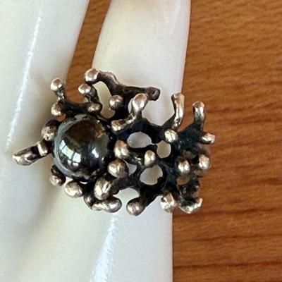 Vintage Sterling Silver & Marcasite Bead Size 5.75 Ring - Total Weight 8,13 Grams 