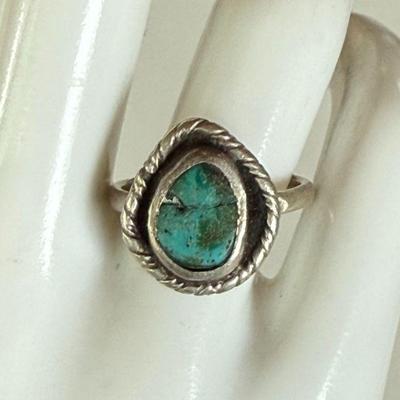 Vintage Old Pawn Sterling Silver And Turquoise Ring Size 6 (as Is)