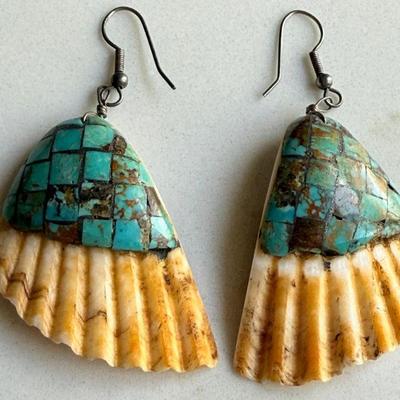 Vintage Santa Domingo Pueblo Handmade Earrings Spondyus Shell With Turquiose Overlay 