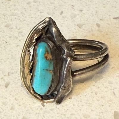 Vintage Sterling Silver & Turquoise Navajo Ring With Gold Tone Leaf - Size 5.25 Total Weight 6.5 Grams 
