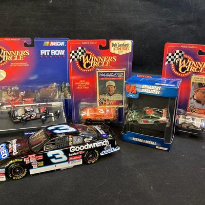 Revell Goodwrench Dale Earnhardt Collectible Car And Winners Circle Collectibles 