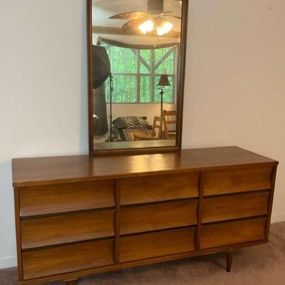 Vintage 9-Drawer Dresser with Removable Mirror
