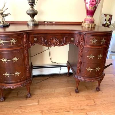 Quality Vtg. mahogany dressing cabinet