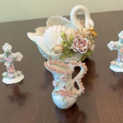 Capodimonte Porcelain Swan Planter, 