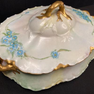 Vintage Haviland France lidded vegetable bowl