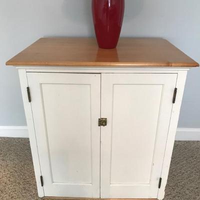 cabinet $130
31 X 22 X 33"