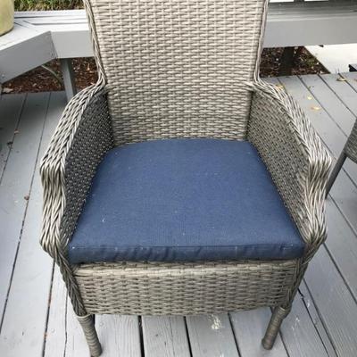Hampton Bay t60" round table and 6 chairs $499