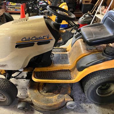 Cub Cadet Series 1000 42-Inch Cut Riding Lawn Mower (Not Working)  