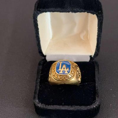 LA Dodgers Gold-Tone World Champions Ring | LA Baseball Memorabilia