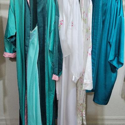 Vintage Nightgowns And Robes