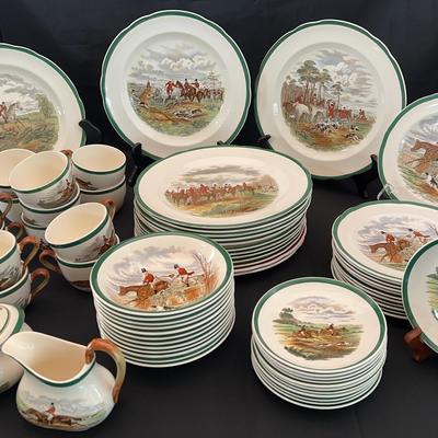 Spode ‘The Hunt’ Dinnerware Set – 64 Pieces | Green & Red Rimmed Plates, Cups & Bowls