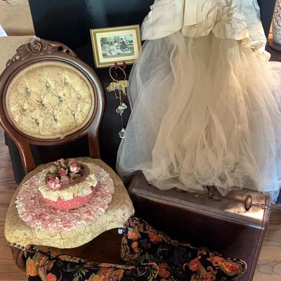 Vintage Samsonite Suitcase And A Great Selection Of Vintage Items