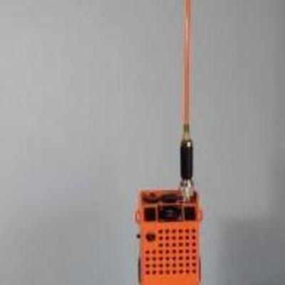 Bärbar kommunikationsradio handic