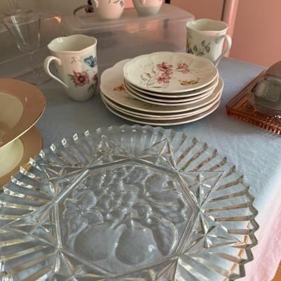 Tea and serving items