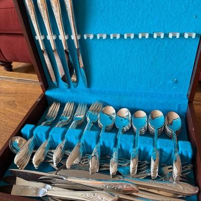 Silver-plated flatware set