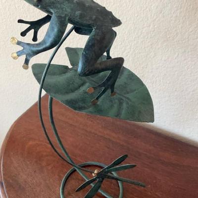 Rocking Metal Frog Decor 