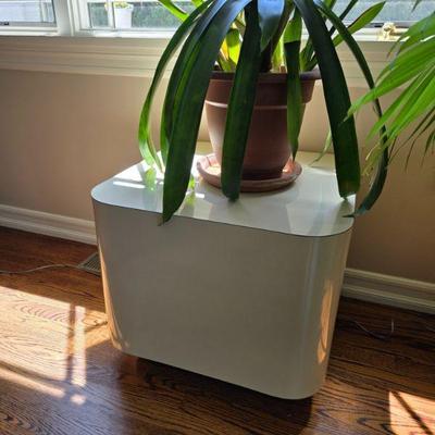 Rolling Formica cube table