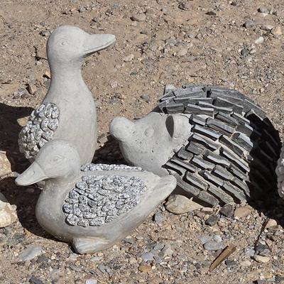 Concrete, Stones, & Shells Outdoor Critters (5)