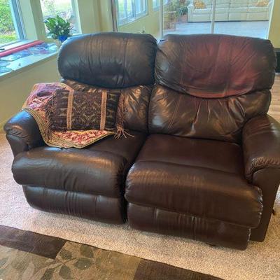 leather reclining loveseat 