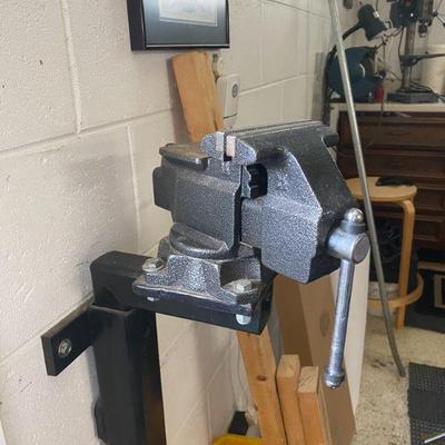 Bench Vise 