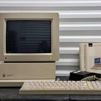 Vintage Apple Computer & Accessories (1122)