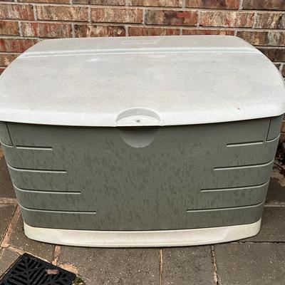 Outdoor Rubbermaid 