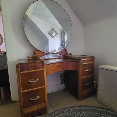 Deco Vanity With Round Mirror