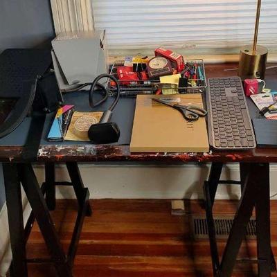 Mini ipod dvd writer, desk and supplies