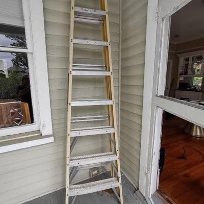 Fiberglass ladder