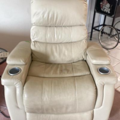 White Leather Eletric Recliner 